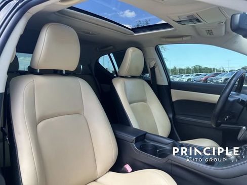 Used 2015 Lexus CT 200h FWD image 28