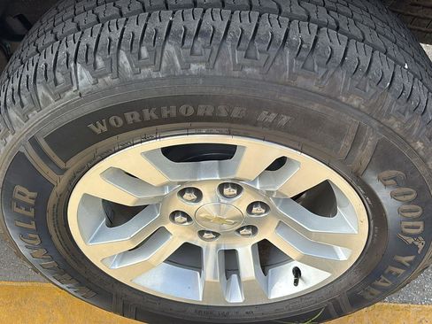 Used 2019 Chevrolet Tahoe LT RWD image 11
