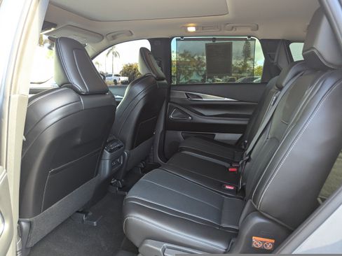 Used 2024 INFINITI QX60 Luxe w/ Vision Package image 16