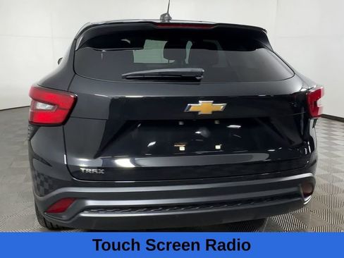Used 2024 Chevrolet Trax LS w/ LS Convenience Package FWD image 10