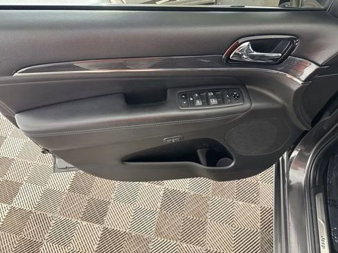 Used 2020 Jeep Grand Cherokee Overland image 23