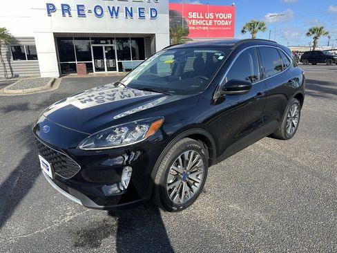 Used 2022 Ford Escape Titanium w/ Class II Trailer Tow Package image 2