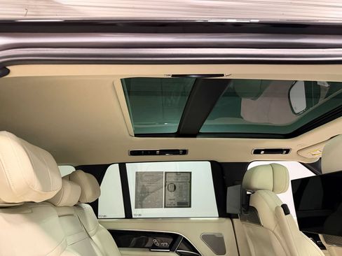 Used 2025 Land Rover Range Rover Long Wheelbase Autobiography AWD/4WD image 67