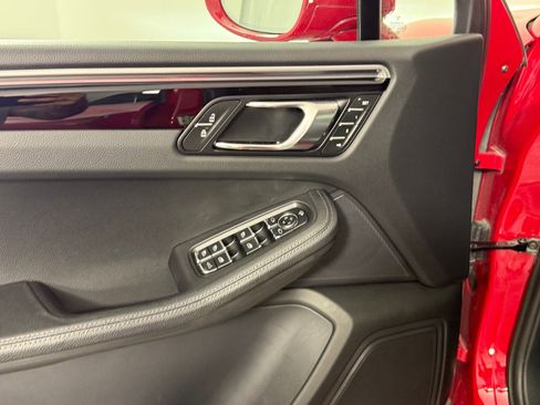 Certified 2023 Porsche Macan AWD/4WD image 15