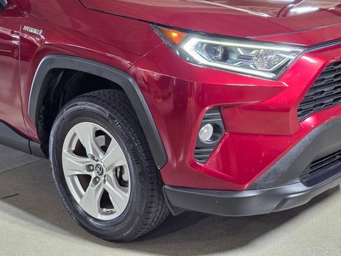 Used 2019 Toyota RAV4 XLE w/ Carpet Mat Package AWD/4WD image 10