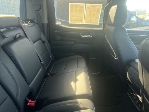 Used 2024 GMC Sierra 1500 SLT image 11