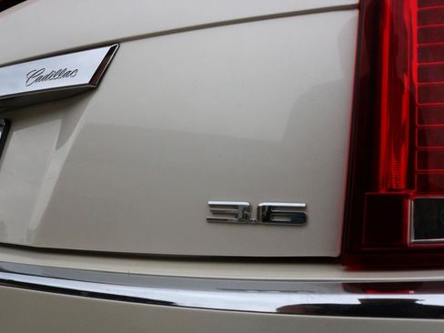 Used 2011 Cadillac CTS Premium RWD image 13