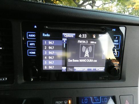 Used 2015 Toyota Sienna XLE image 52