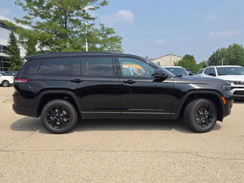 New 2025 Jeep Grand Cherokee L Laredo image 6