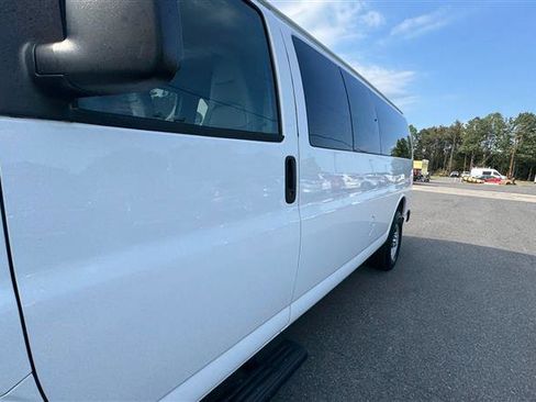 Used 2017 Chevrolet Express 3500 LS RWD image 14