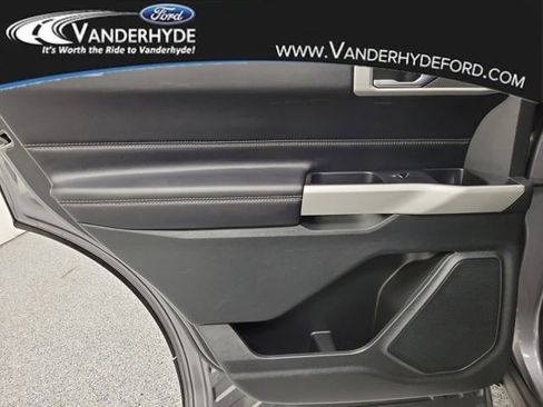 Used 2022 Ford Explorer XLT image 10