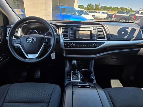 Used 2019 Toyota Highlander LE image 8