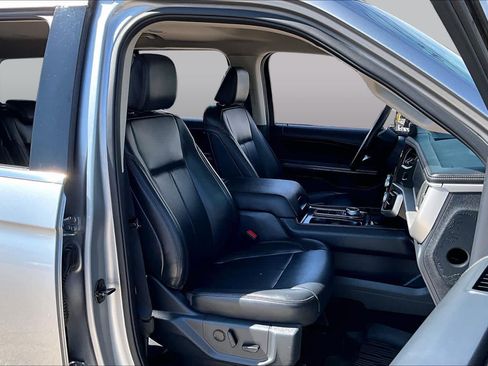 Used 2023 Ford Expedition XLT RWD image 9