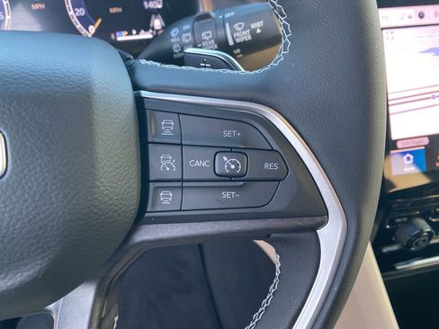 New 2025 Jeep Grand Cherokee Limited image 18