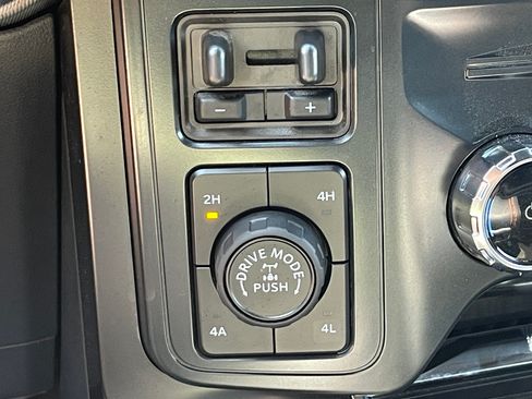 Used 2025 Ford F150 Raptor AWD/4WD image 35