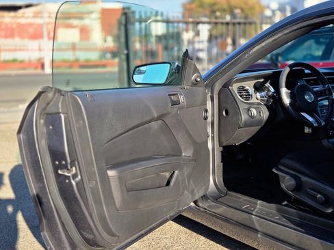 Used 2013 Ford Mustang Coupe RWD image 22