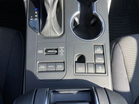 Used 2024 Toyota Highlander LE image 21