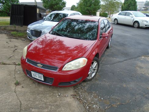 Used 2008 Chevrolet Impala LTZ FWD image 2