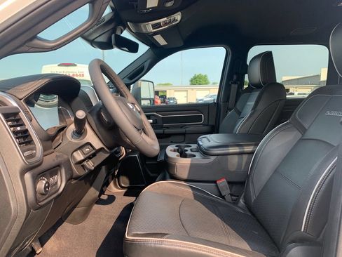Used 2026 RAM 2500 Laramie AWD/4WD image 15
