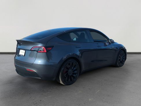 Used 2022 Tesla Model Y Performance image 5