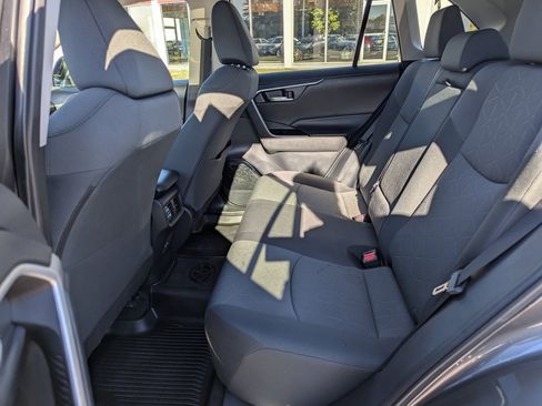 Used 2022 Toyota RAV4 XLE image 18