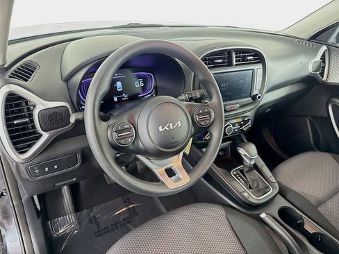 Certified 2025 Kia Soul LX w/ LX Technology Package FWD image 9