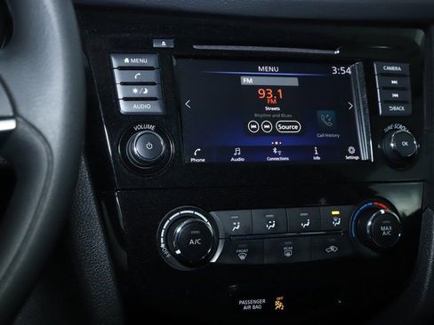 Used 2020 Nissan Rogue S image 24