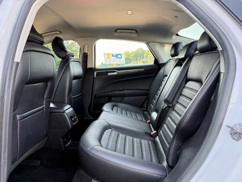 Used 2018 Ford Fusion SE w/ Equipment Group 602A FWD image 14