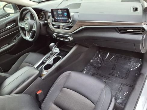 Used 2024 Nissan Altima 2.5 SV FWD image 27