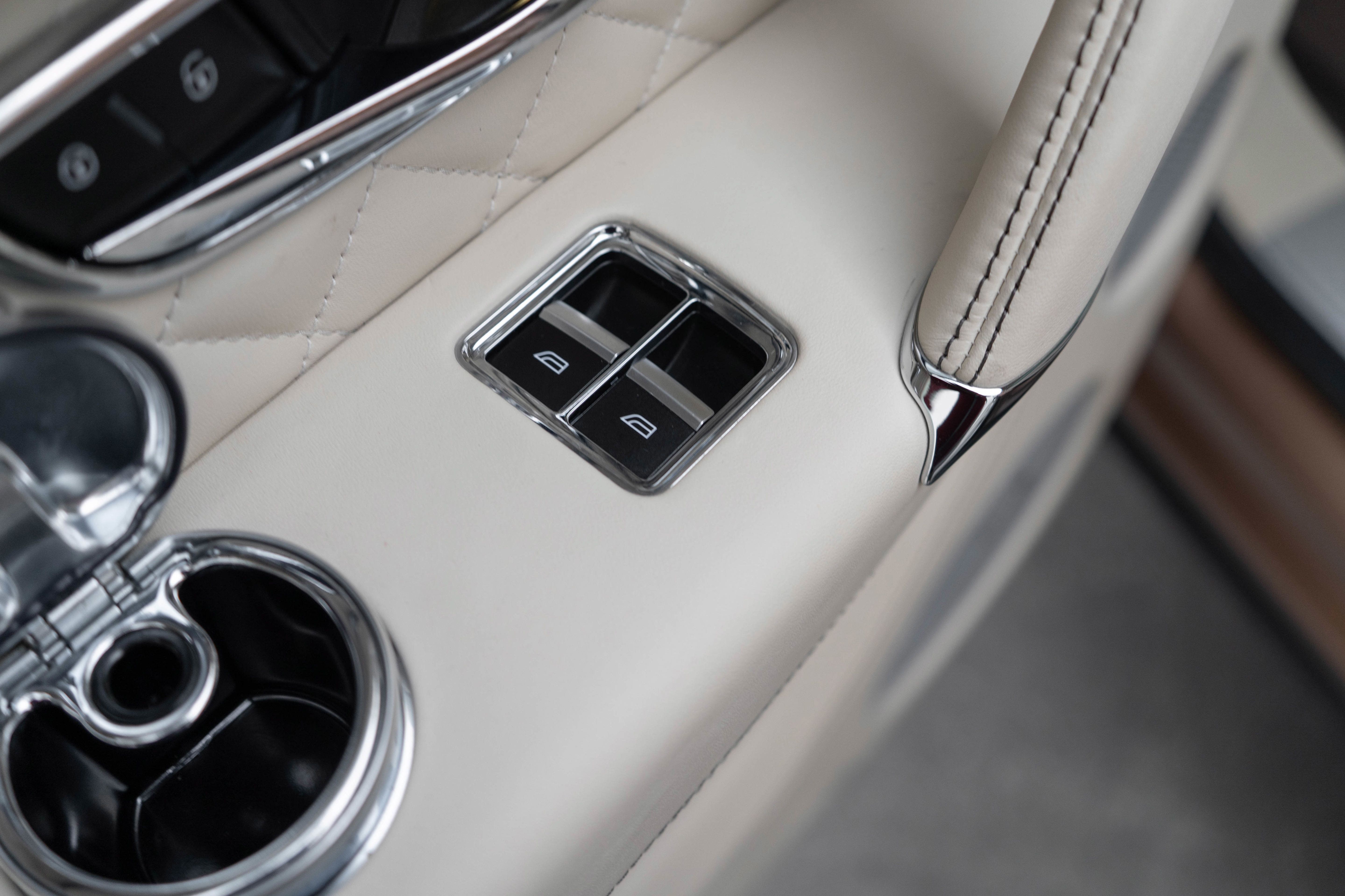 Used 2017 Bentley Bentayga AWD/4WD image 31