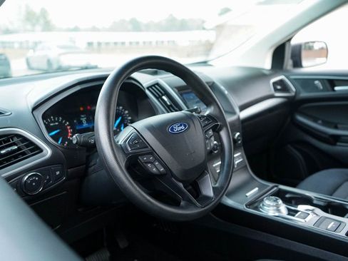 Used 2020 Ford Edge SE image 6