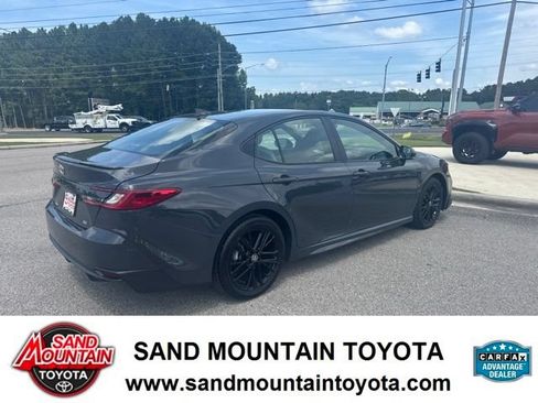 Used 2025 Toyota Camry SE FWD image 3