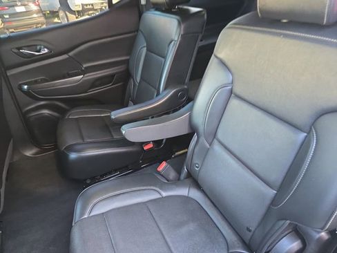 Used 2023 GMC Acadia SLT FWD image 14