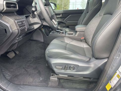 Used 2025 Toyota Tacoma Limited AWD/4WD image 19