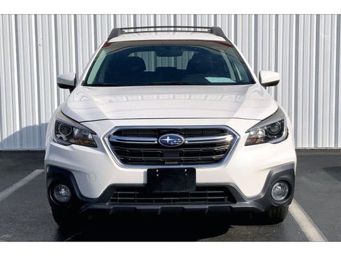 Used 2018 Subaru Outback 2.5i Premium image 3