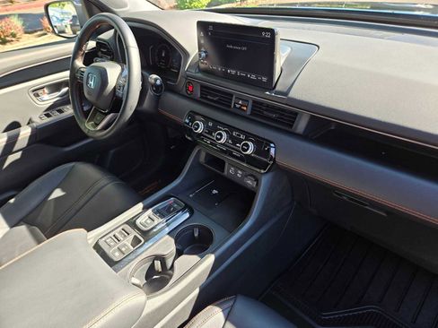 Used 2025 Honda Pilot TrailSport image 10