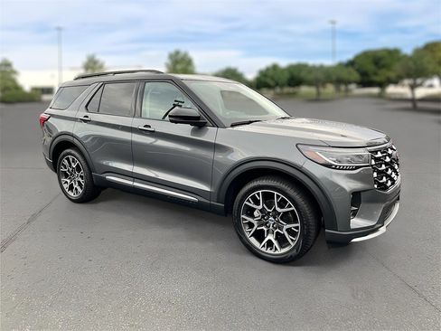 Used 2025 Ford Explorer Platinum w/ Ultimate Package image 1