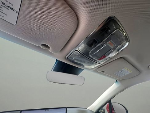 Used 2025 Genesis GV70 2.5T image 17