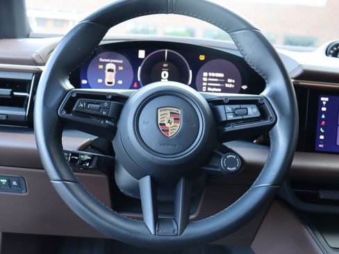Used 2025 Porsche Macan 4S Electric AWD/4WD image 23
