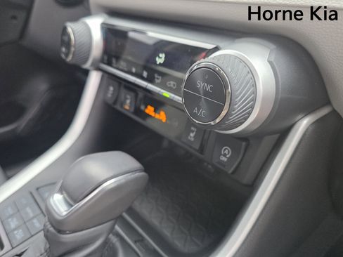 Used 2024 Toyota RAV4 XLE Premium image 31