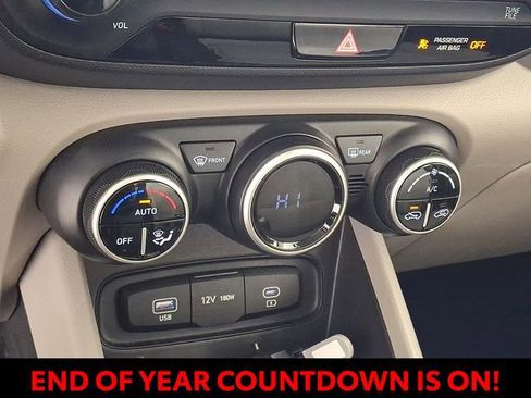 Certified 2024 Hyundai Venue SEL image 21