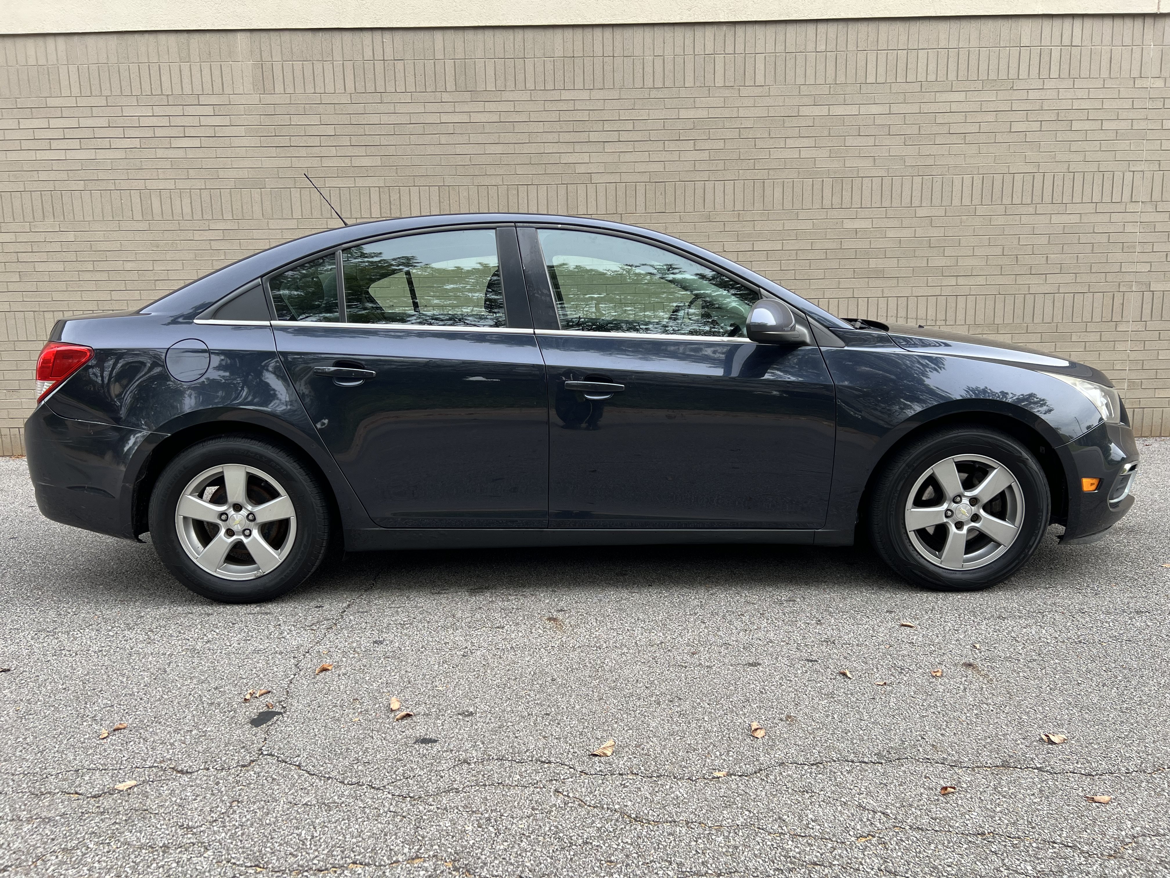 Used 2016 Chevrolet Cruze LT w/ Technology Package FWD image 9