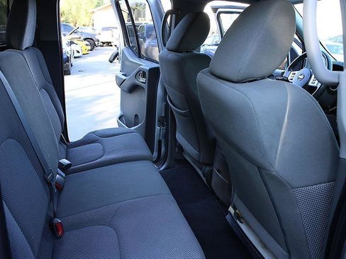 Used 2019 Nissan Frontier SV AWD/4WD image 18