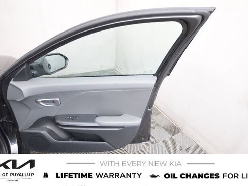 New 2025 Kia K4 LX image 15