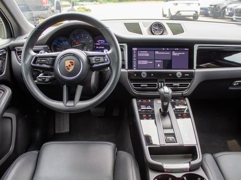 Used 2025 Porsche Macan AWD/4WD image 13