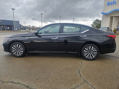 Used 2025 Nissan Altima 2.5 SV image 8