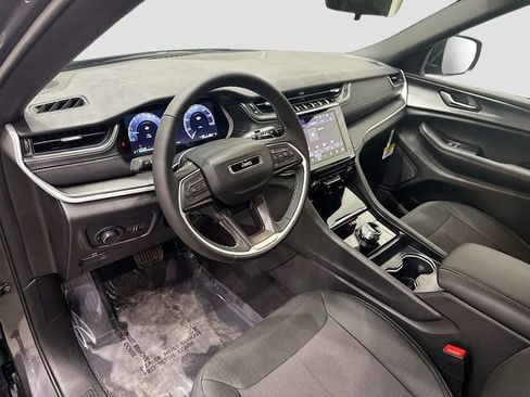 New 2025 Jeep Grand Cherokee L Laredo image 23