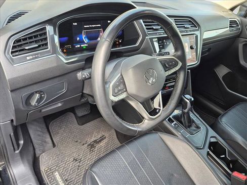 Used 2022 Volkswagen Tiguan SE image 10