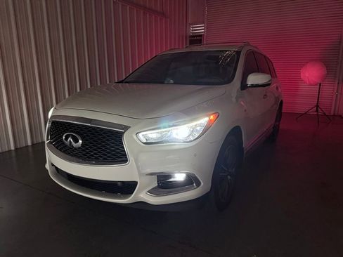 Used 2019 INFINITI QX60 Luxe w/ Sensory Package FWD image 8