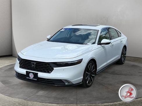 Used 2024 Honda Accord Touring image 3